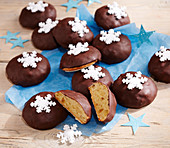Zurich Christmas cakes with wafer bases, orange zest, marzipan, chocolate glaze and decorated with snowflakes