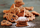 Pekannuss-Kekse mit Nussnougat, Rohrzucker, Korinthen und Orangensaft