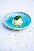 A semi-spherical floating island on lime jus