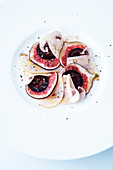 Autumnal salad with mushrooms and figs