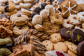 Various Christmas cookies (edge to edge)