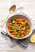Veggie curry with chickpeas and spinach