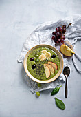A green smoothie bowl with spinach, grapes, apples, bananas and chia seeds (vegan)