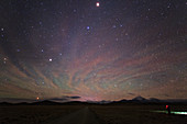 Banded airglow due to atmospheric gravity waves
