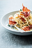 Spaghetti carbonara with ham