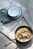 Spaghetti mit Zwiebeln und Speck vom Grill