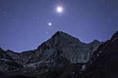 Planetary conjunction over a mountain in China