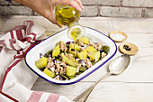 Salat mit Kartoffeln, Thunfisch und grünen Bohnen
