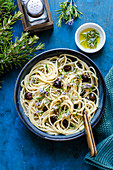 Spaghetti with onions rosemary and black olives