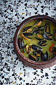 Mussels in a white wine and curry broth