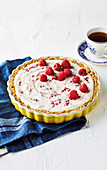 Low-fat yoghurt cheesecake with raspberries