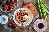 Strawberry and rhubarb pie with almonds