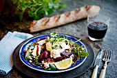 Quinoa salad with beetroot, spinach and goat's cheese