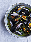 Oriental mussels cooked in a cardamom broth