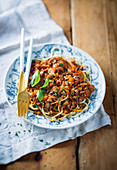 Spaghetti mit Hühnerleber-Bolognese