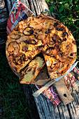 Pan strià alle mele e cipolla (Apfelbrot mit Zwiebeln und Speck, Italien)