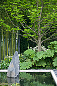 Felsen im architektonischen Teich