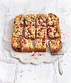 Redcurrant cake with nut crumbs