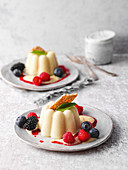 Semolina pudding with fresh berries and seed brittle