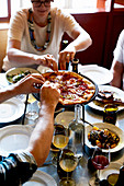 Pizza Diavolo für mehrere Personen