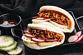 Gua Bao with pulled pork, radishes and cucumber (China)