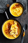 Crème Brûlée mit Mango und Ananas