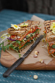 A healthy seeded sandwich with vegetables