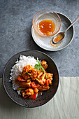Hähnchencurry mit Paprika und Reis (Indien)