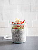 Overnight coconut and chia cream with strawberries (low carb)
