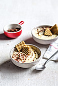 Ricotta-Mascarpone-Creme mit Waffeln