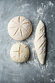 Brot mit eingeschnittenem Muster