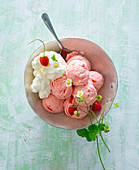 Strawberry ice cream with cream