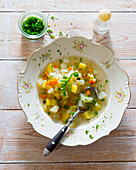 Kohlrabi soup with parsley