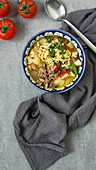 Manpar-Suppe mit Nudeln (traditionelle Suppe aus Mittelasien)