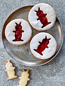 Jam cookies with Easter bunny motifs