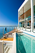 Luxuriöses Haus mit Pool direkt am Meer