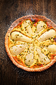 Pear tart with pistachios