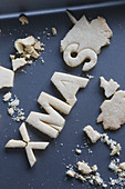 Gluten-free shortbread biscuits with crumbs (Christmas)