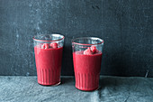 Beetroot and raspberry smoothie with flax seeds