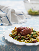 Fried sausages with butter beans and pesto (Italy)