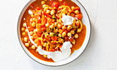 Chickpea curry with tomatoes and yoghurt