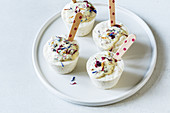 Floral cream ice cream sticks with ricotta
