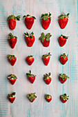 Erdbeeren in mehreren Reihen