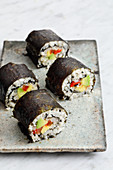 Low-Carb-Sushi-Rolls mit Blumenkohlreis