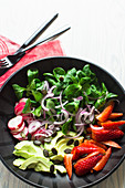 Low-carb salad with strawberries, avocado, radishes and lamb's lettuce