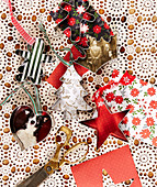 Christmas-tree decorations handmade from pastry cutters and coloured paper