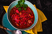 Borschtsch, traditionelle rote Bete Suppe aus der Ukraine