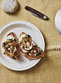 Bruschetta with ricotta and mushrooms