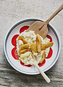 Semolina pudding with vanilla and cinnamon apples