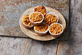 Almond and carrots cakes